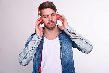 Почему всё больше людей возвращаются к проводным наушникам